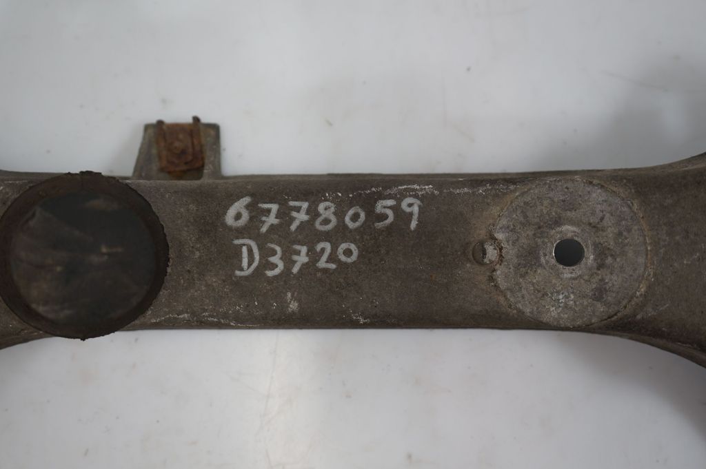 Gearbox mounting bracket (7)