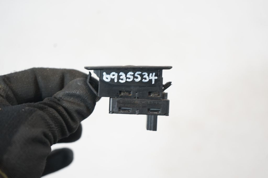 Electric window control switch (8)