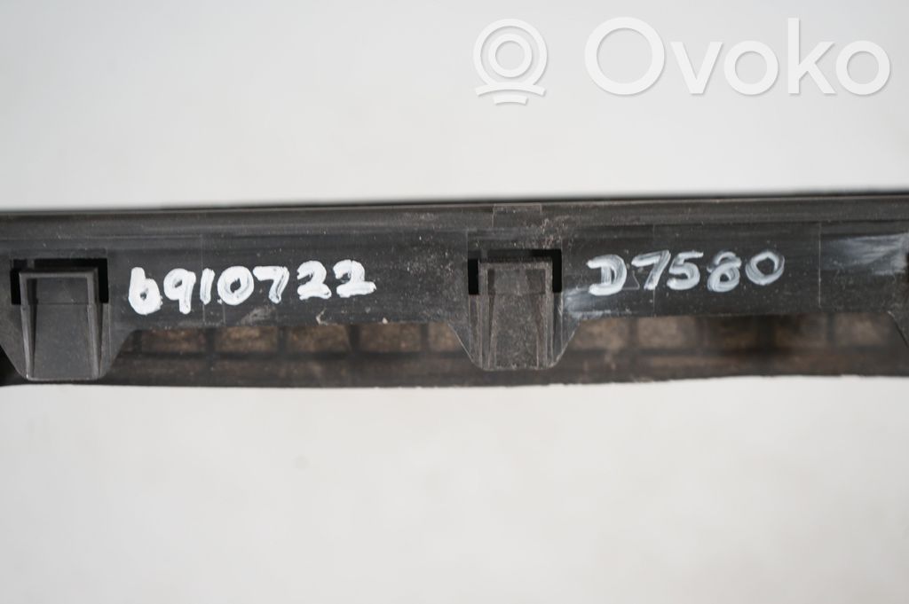 Quarter panel pressure vent (8)