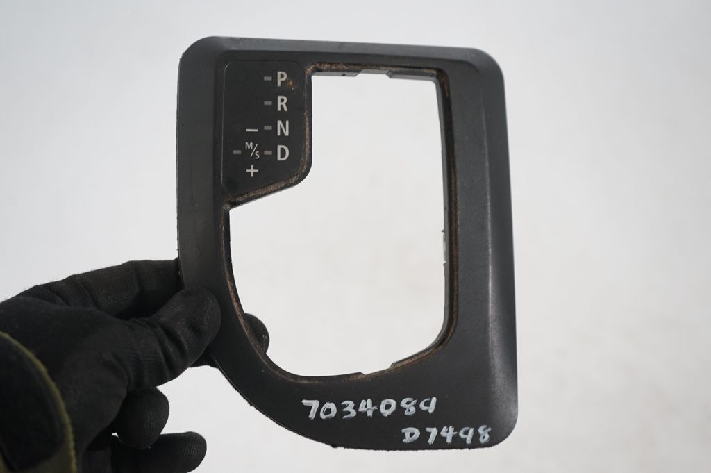 Gear shifter surround trim plastic (7)