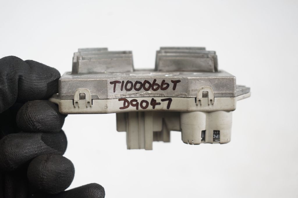 Heater blower motor/fan resistor (8)