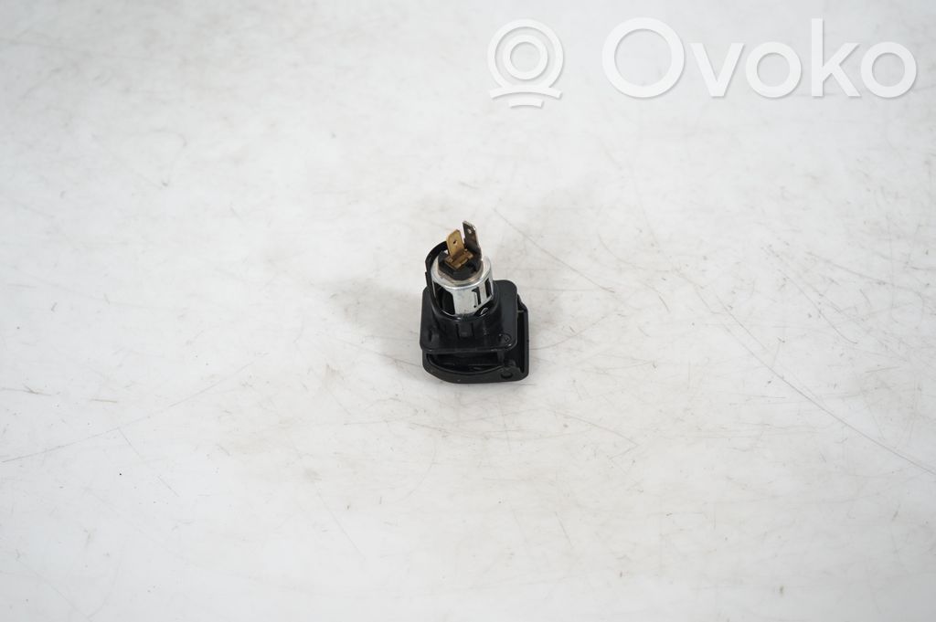 12 V Socket (rear) (5)