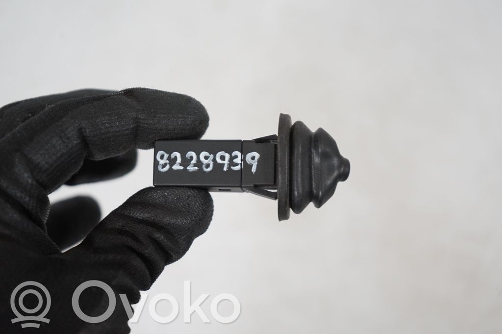 Fuel tank cap lock (8)