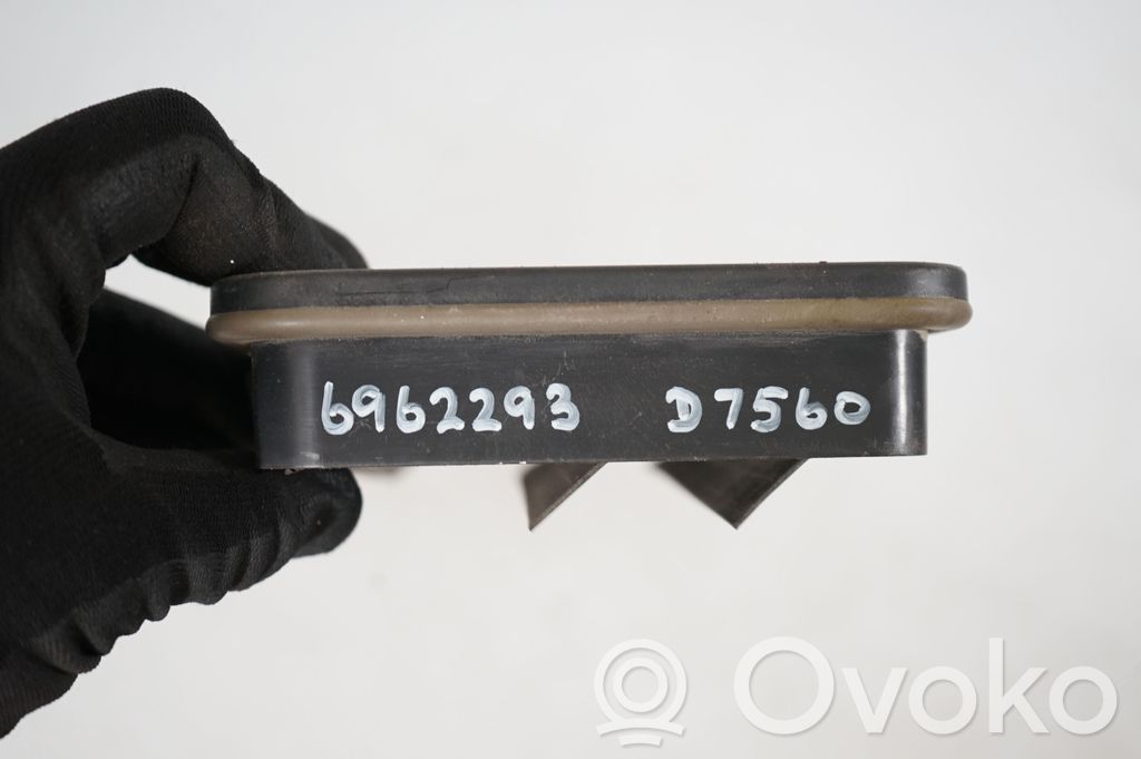 Quarter panel pressure vent (6)