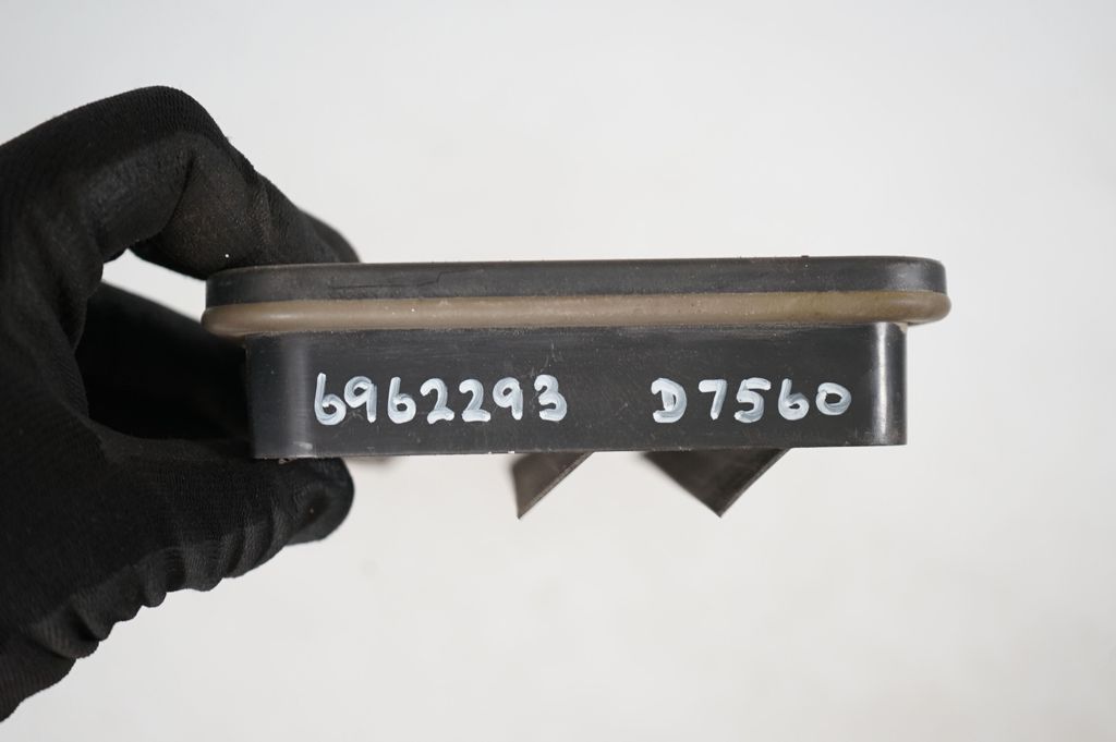 Quarter panel pressure vent (6)