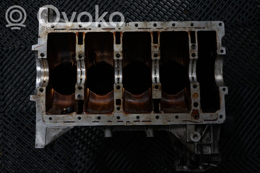 Engine block (10)