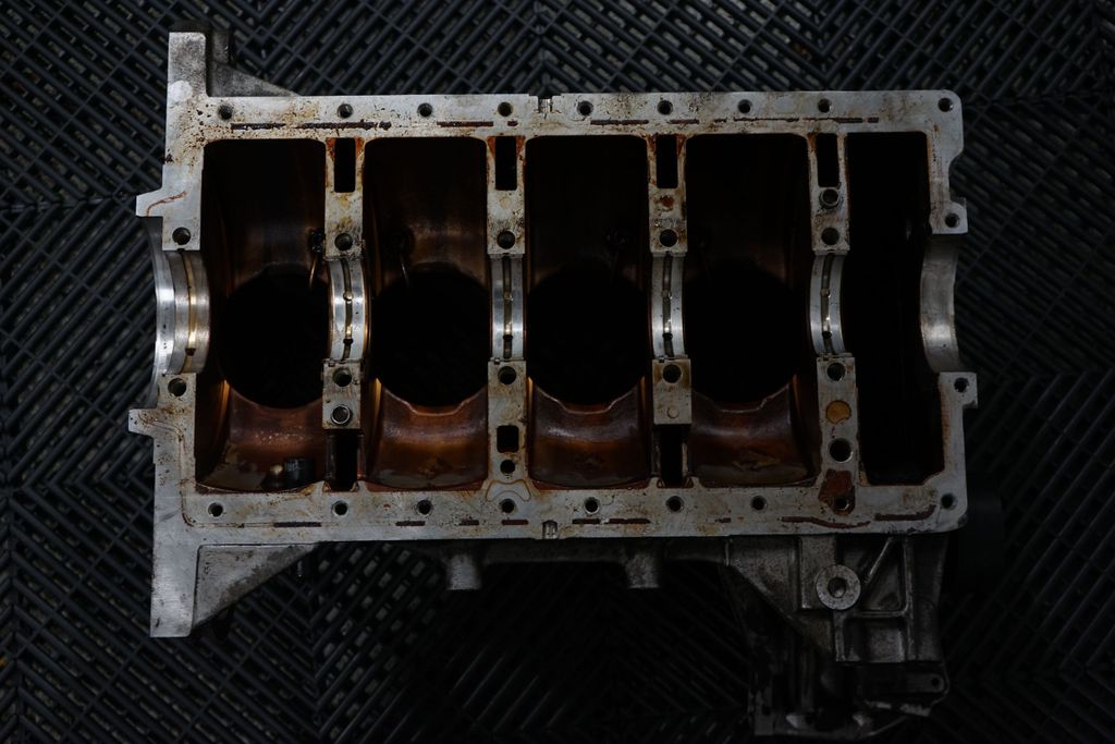 Engine block (10)