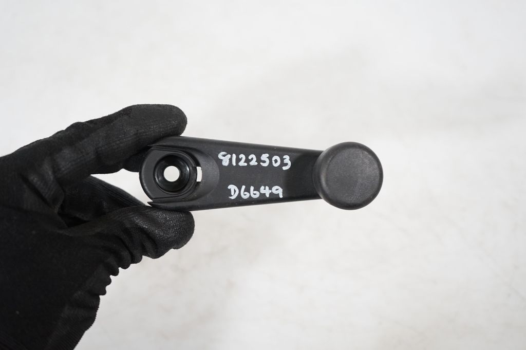 Rear door window winding handle (7)