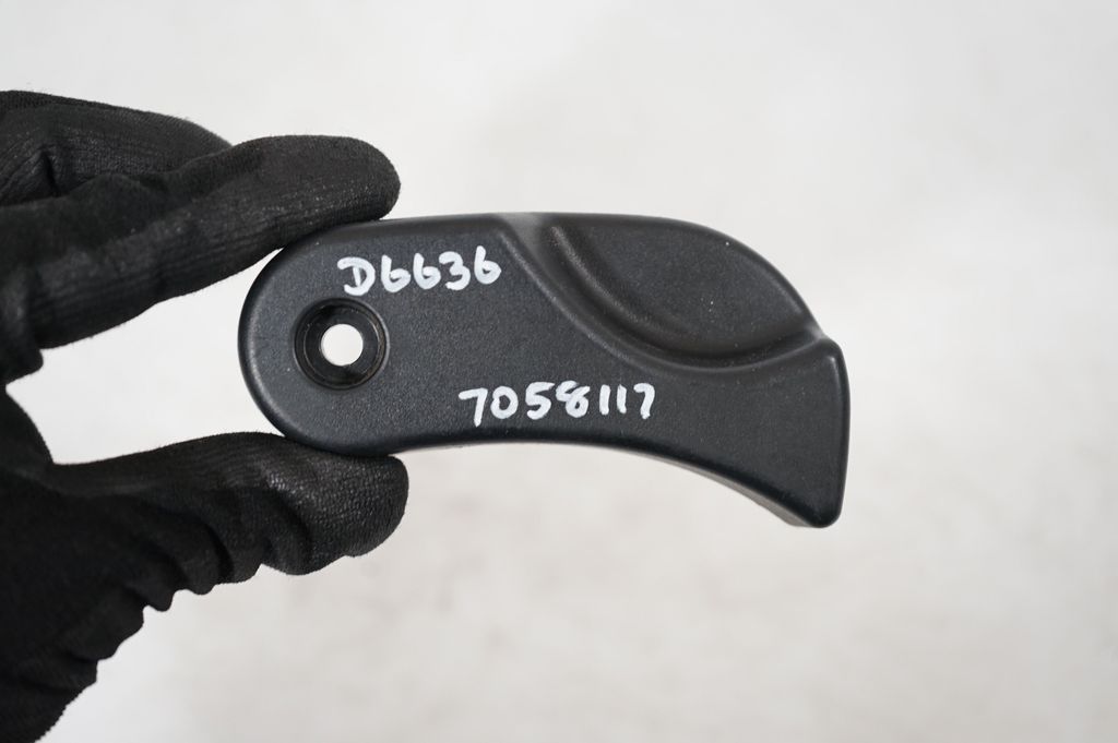 Engine bonnet (hood) release handle (7)