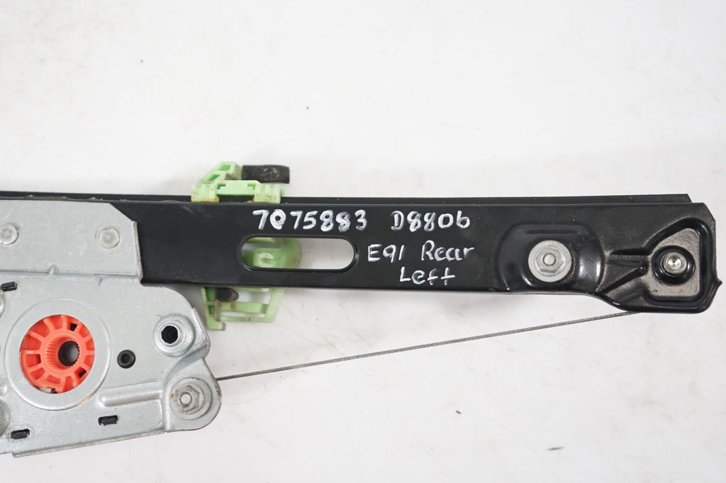 Rear door window regulator with motor (7)