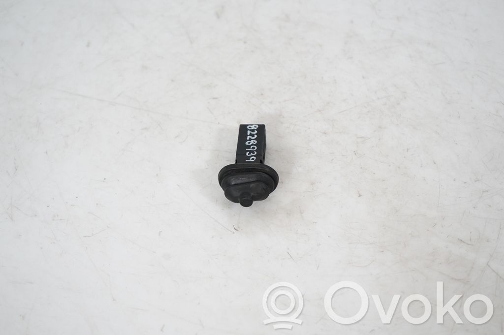 Fuel tank cap lock (2)