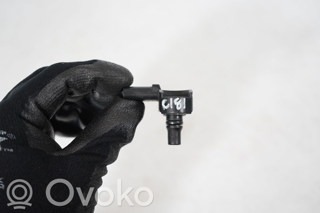 Air pressure sensor (8)