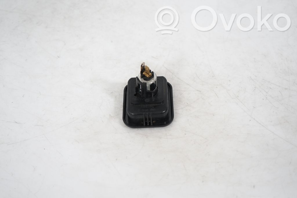 12 V Socket (rear) (5)