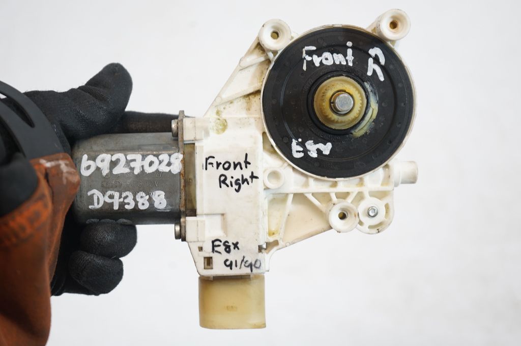 Front door window regulator with motor (8)