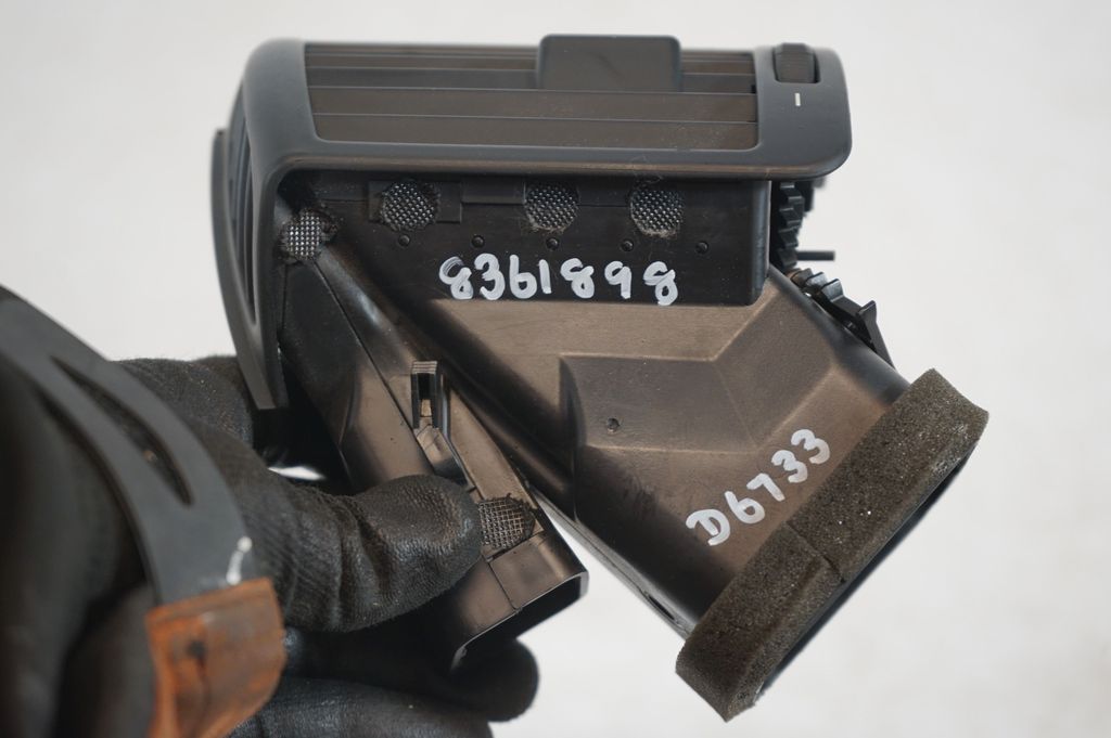 Dashboard side air vent grill/cover trim (8)