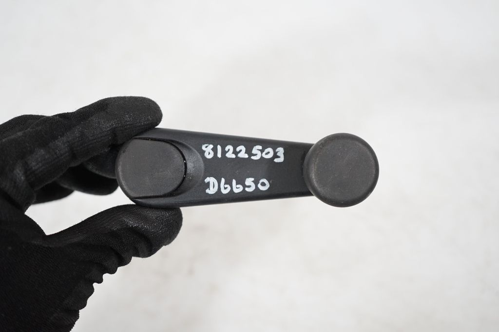 Rear door window winding handle (7)