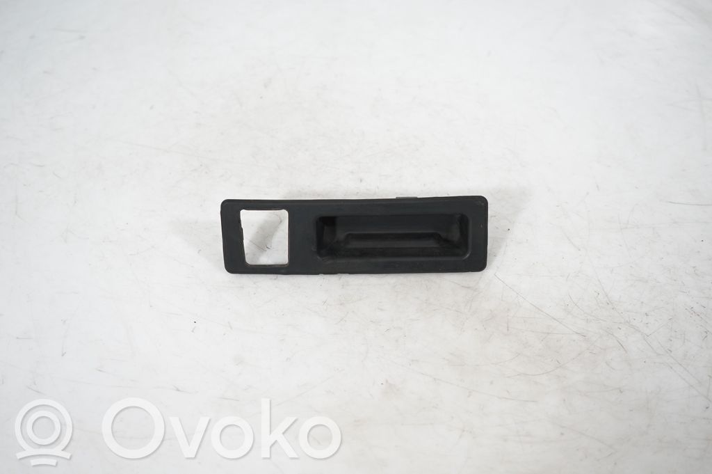 Dashboard lower bottom trim panel