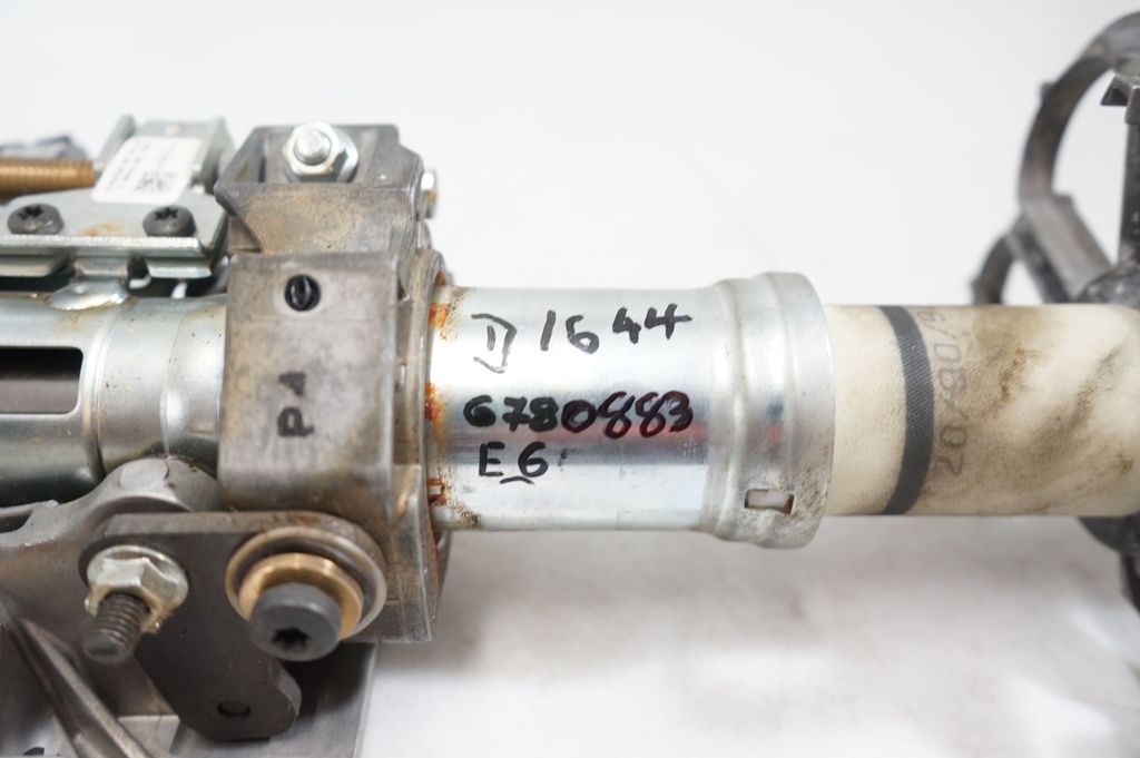 Steering wheel axle (10)