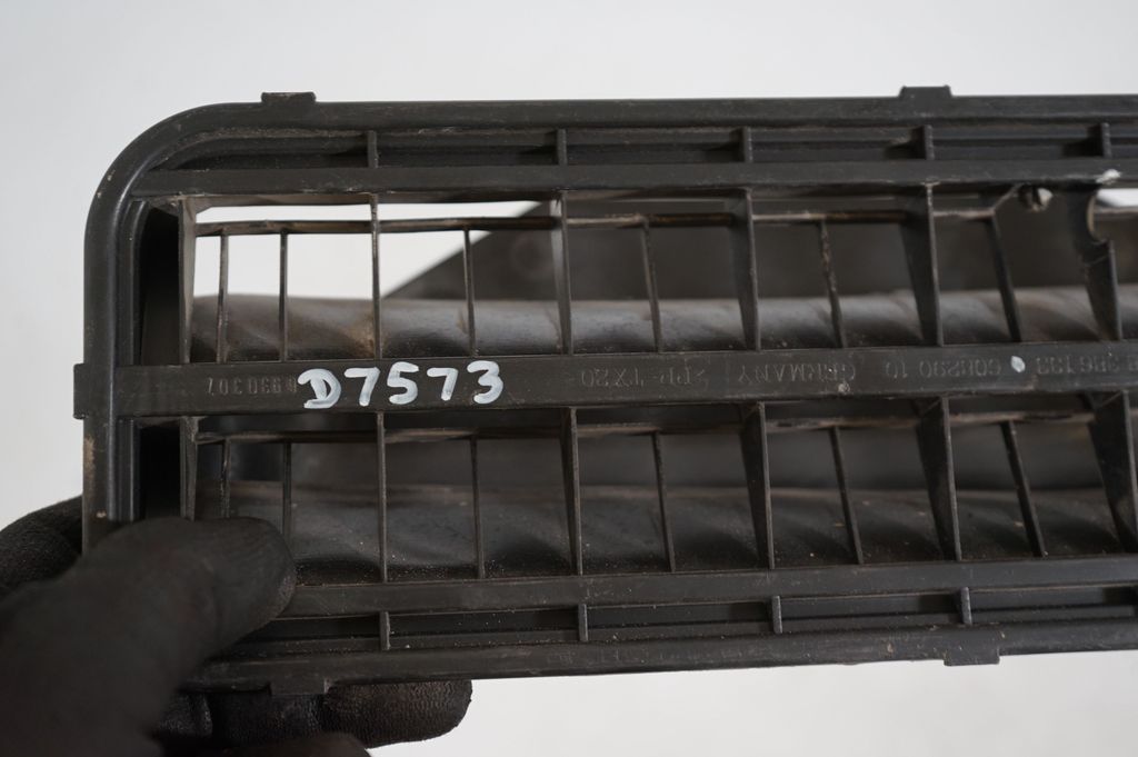 Quarter panel pressure vent (9)