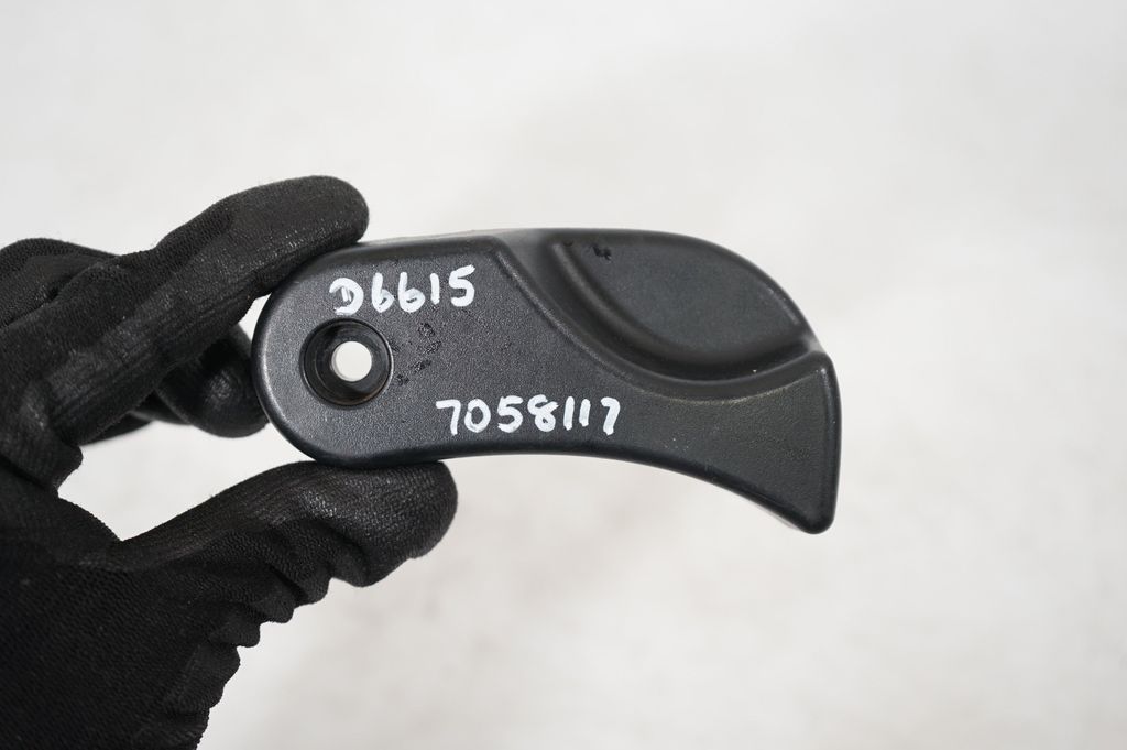 Engine bonnet (hood) release handle (7)