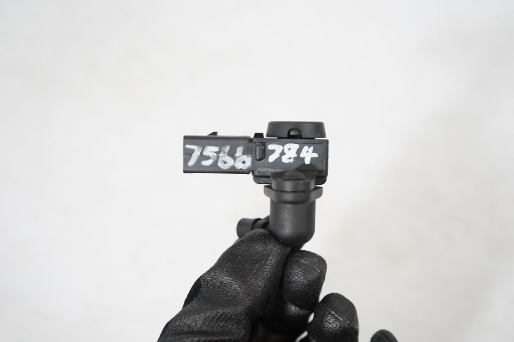 Air pressure sensor (7)