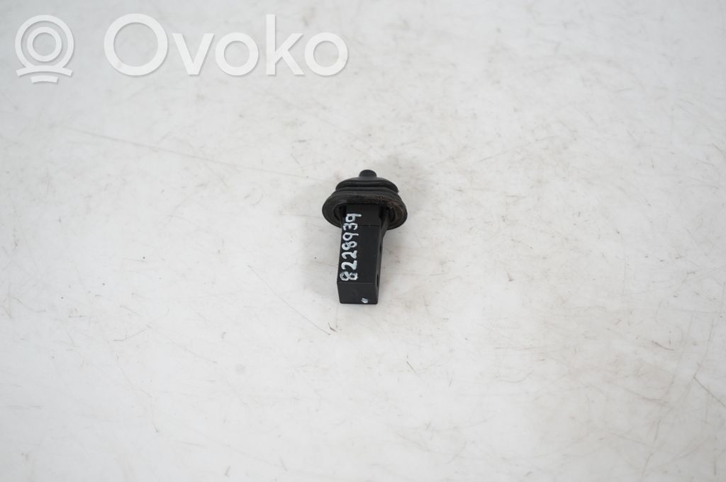 Fuel tank cap lock (4)