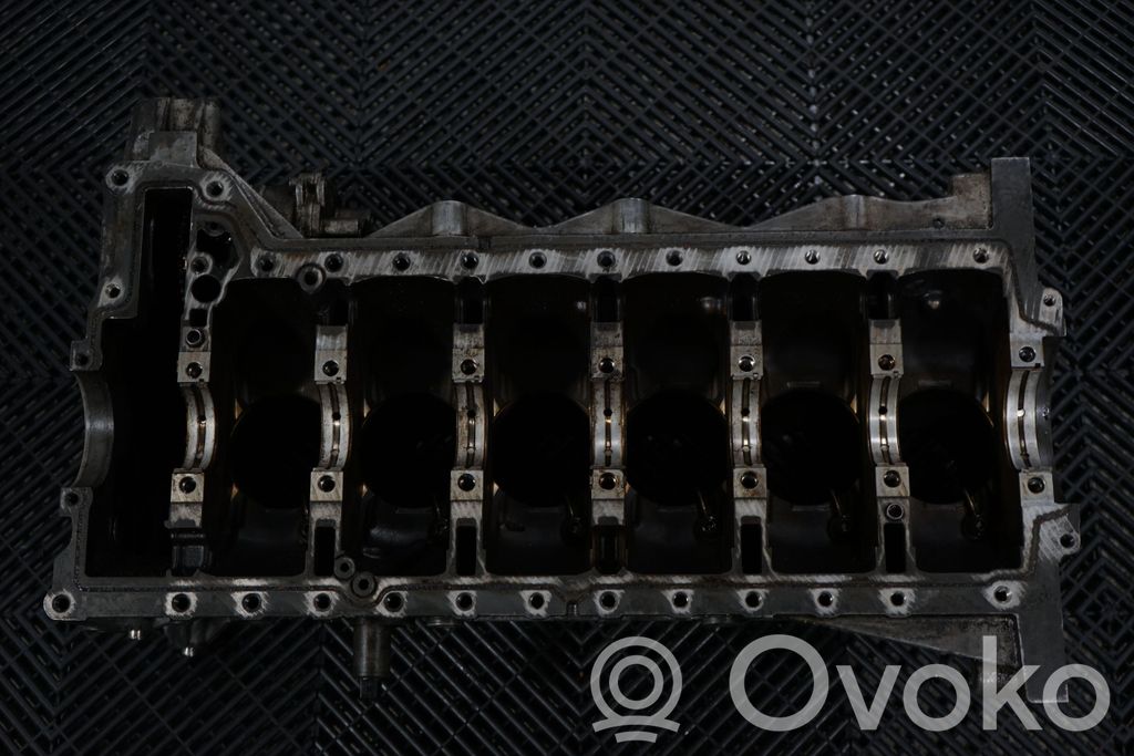 Engine block (11)