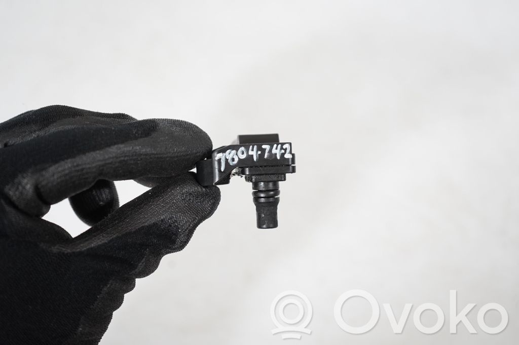 Air pressure sensor (8)