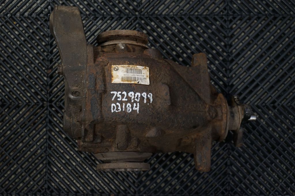 Rear differential (6)
