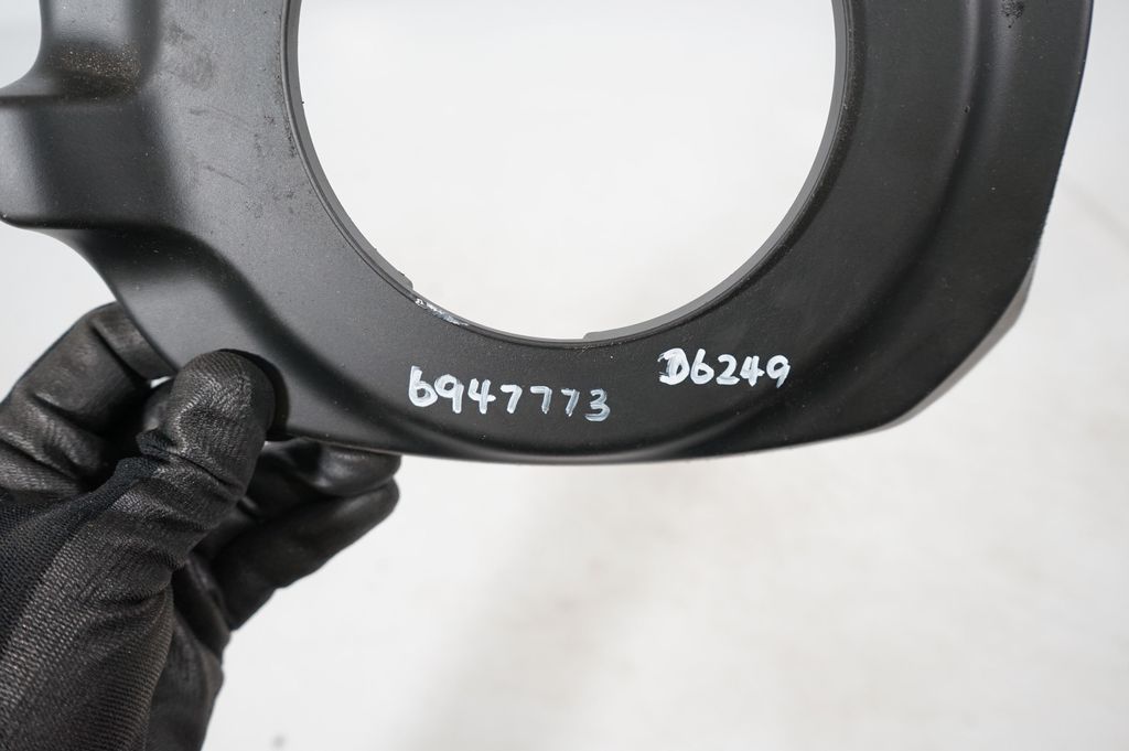 Steering wheel column trim (8)