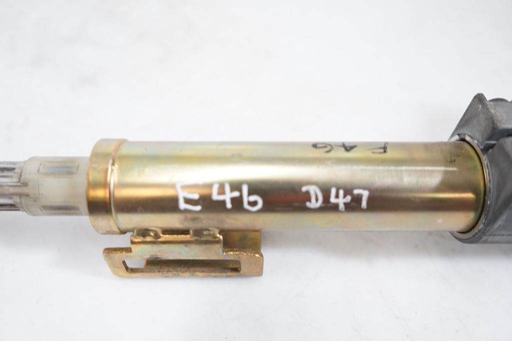 Steering wheel axle (8)