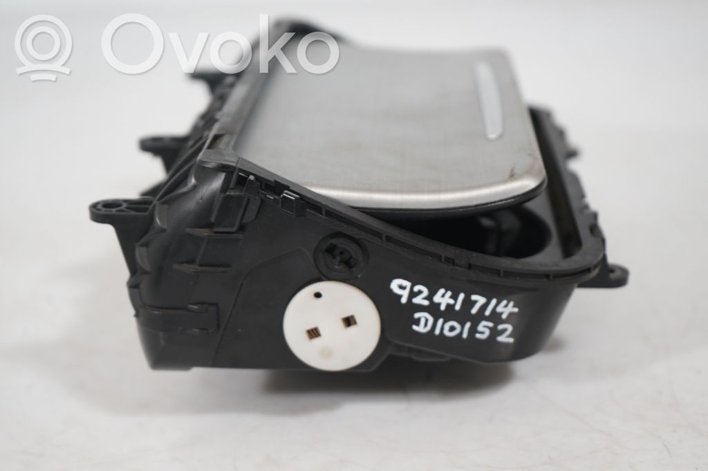 Cup holder front (10)