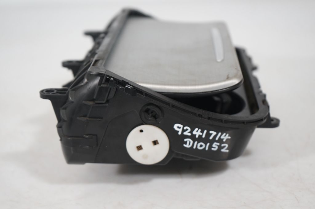 Cup holder front (10)