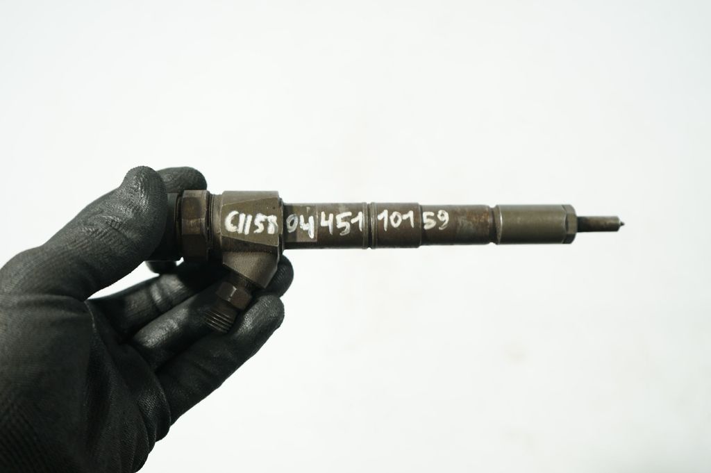 Fuel injector (7)