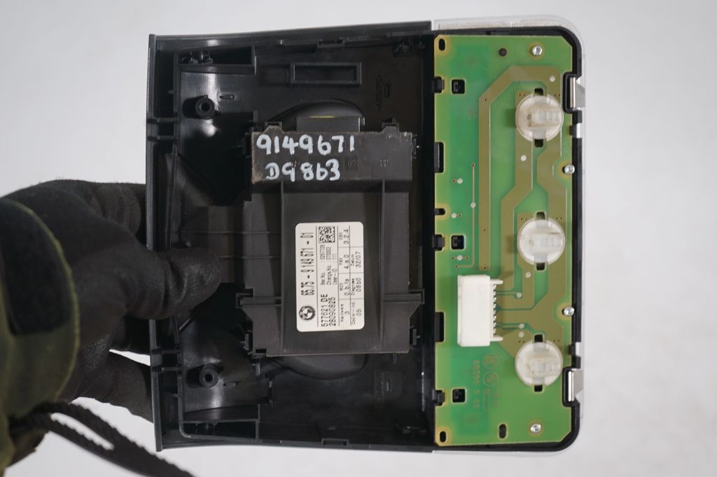 Front seat light (8)