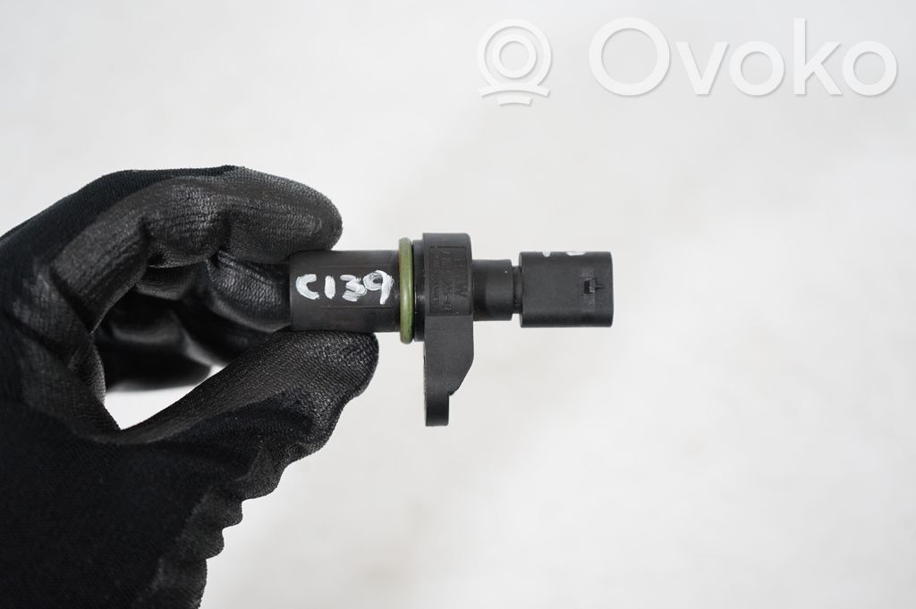 Camshaft position sensor (10)