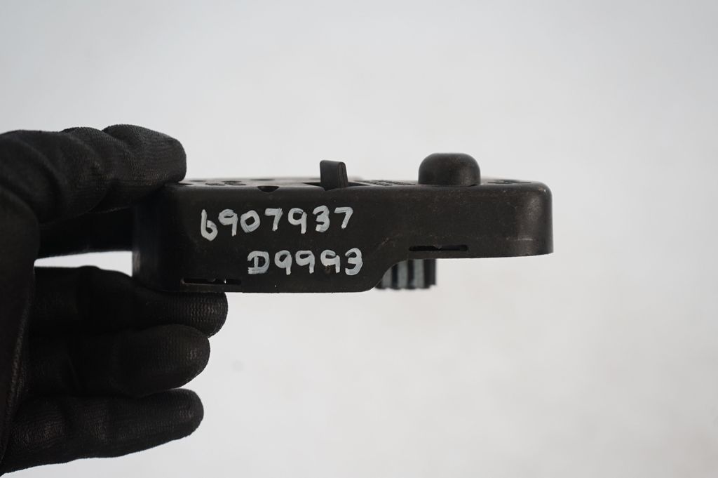 Tailgate rear/tail lights (8)