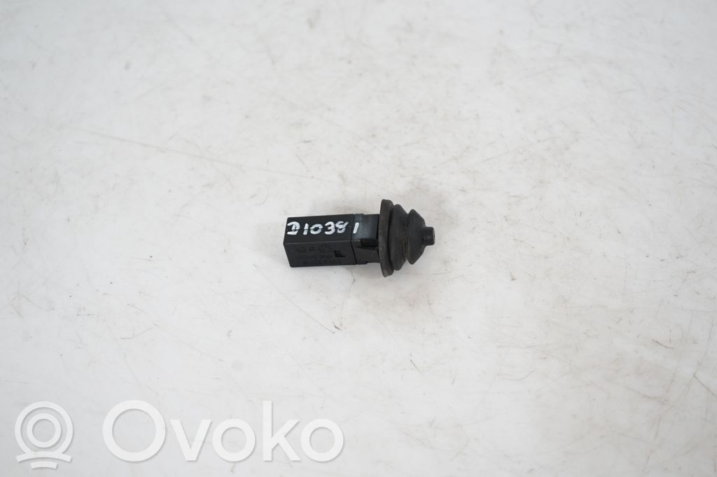 Fuel tank cap lock (5)