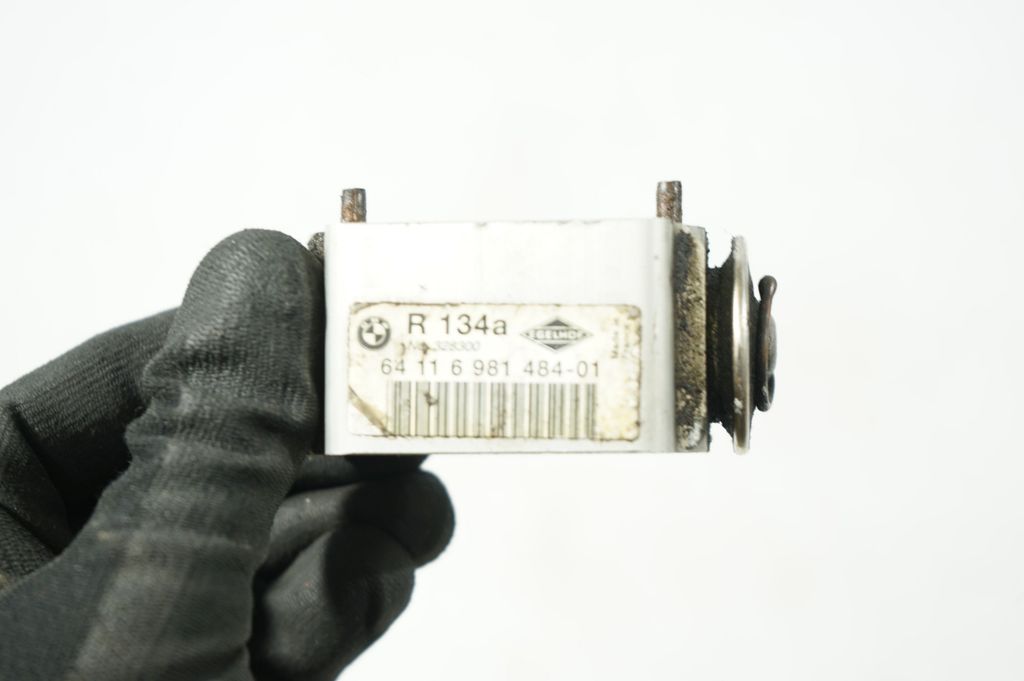 Air conditioning (A/C) expansion valve (10)