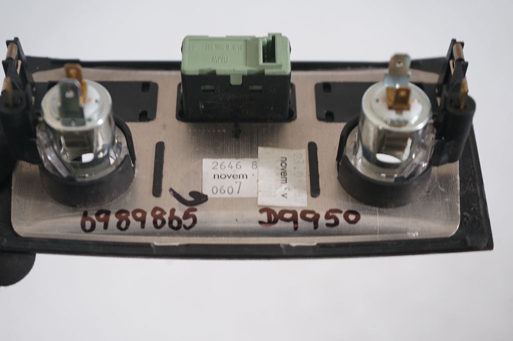 12 V Socket (rear) (8)