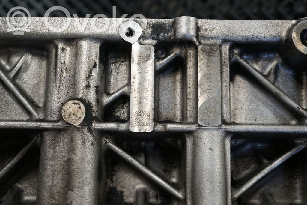 Engine block (12)