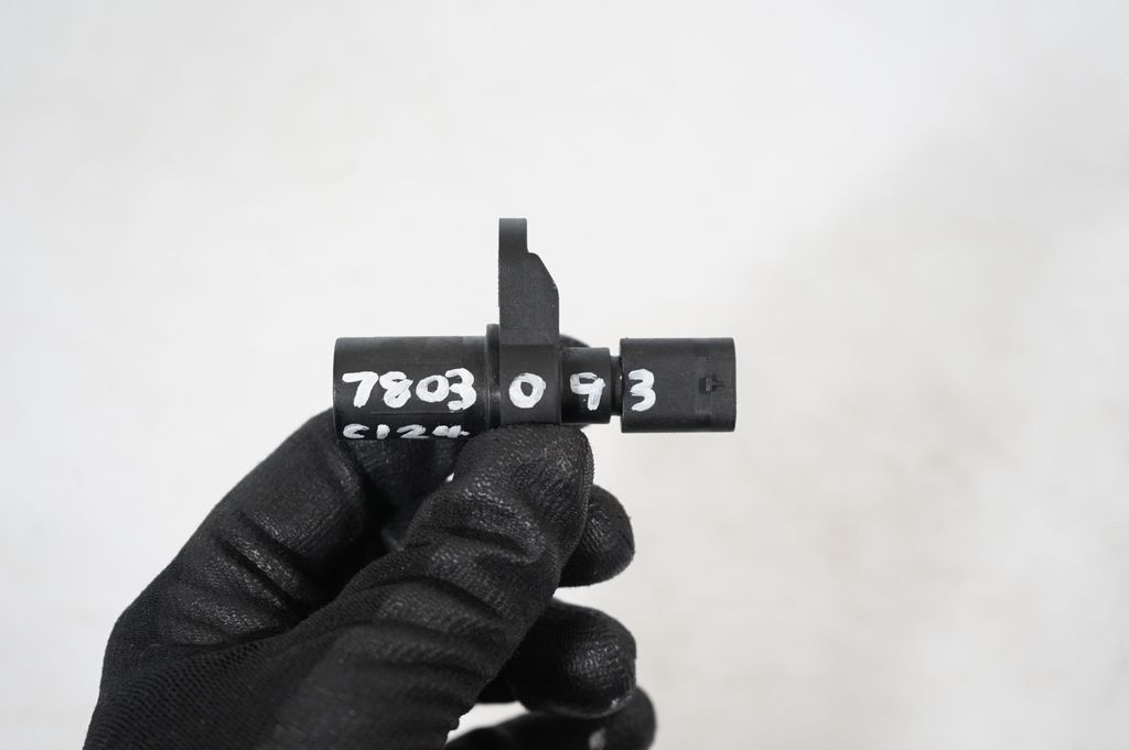 Camshaft position sensor (10)