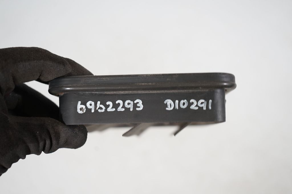 Quarter panel pressure vent (8)