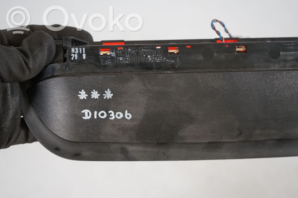 Third/center stoplight (8)