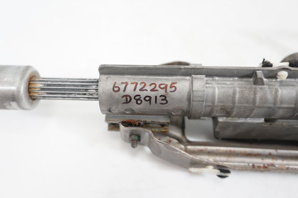 Steering wheel axle (9)