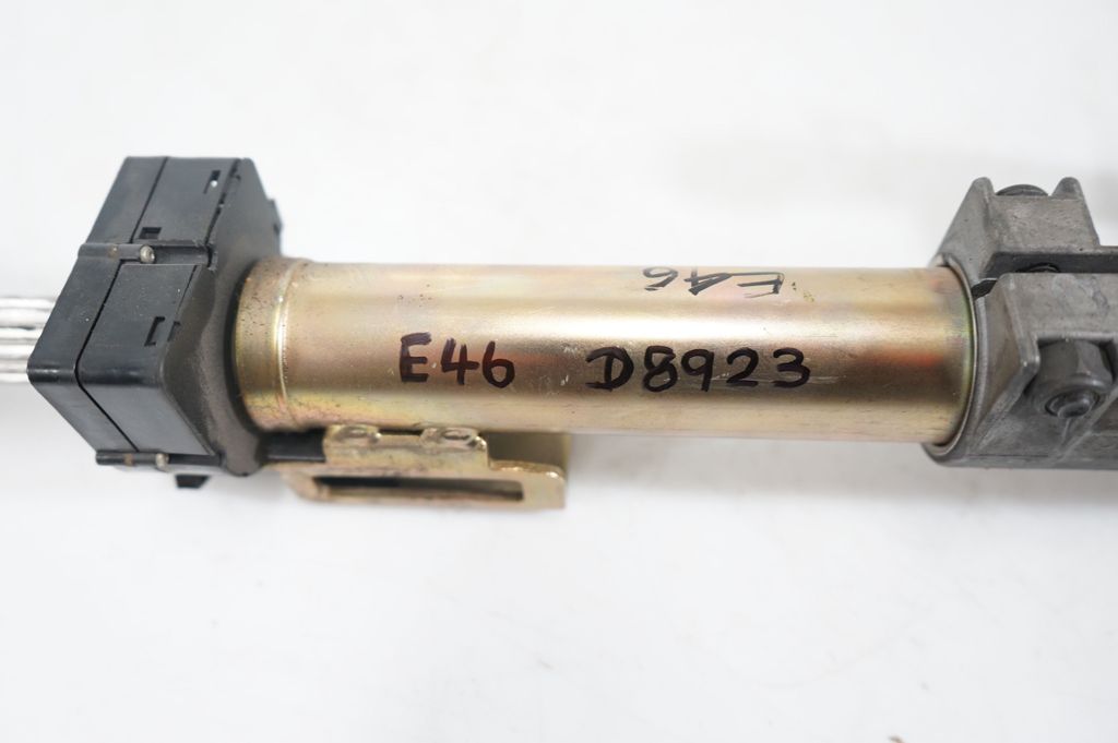 Steering wheel axle (9)