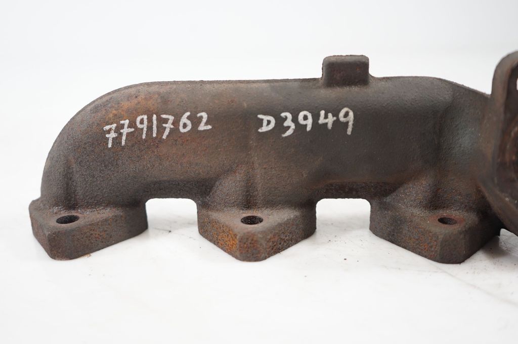 Exhaust manifold (10)