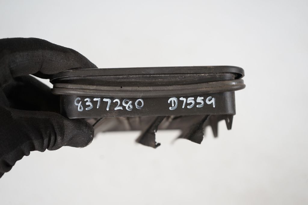 Quarter panel pressure vent (8)