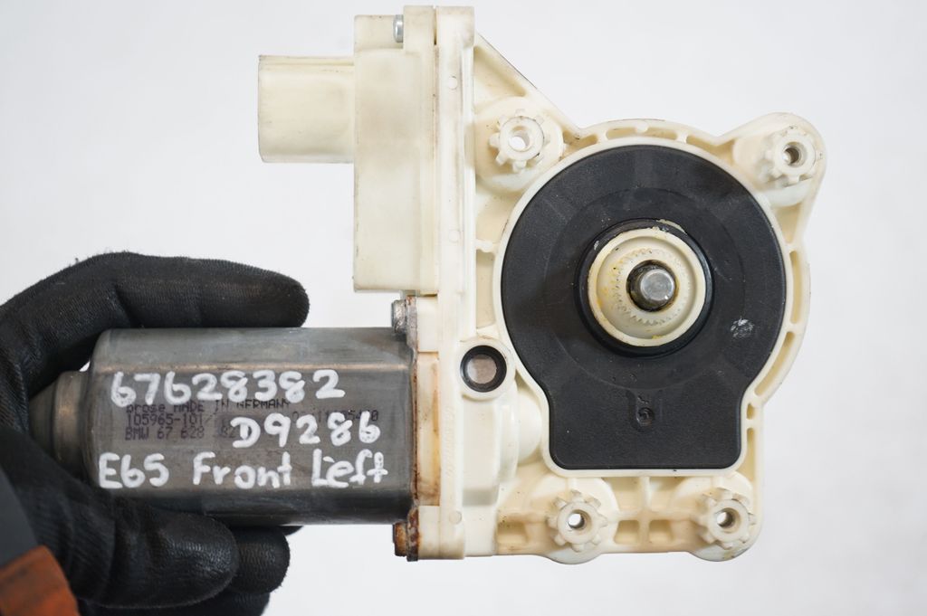 Rear door window regulator motor (8)