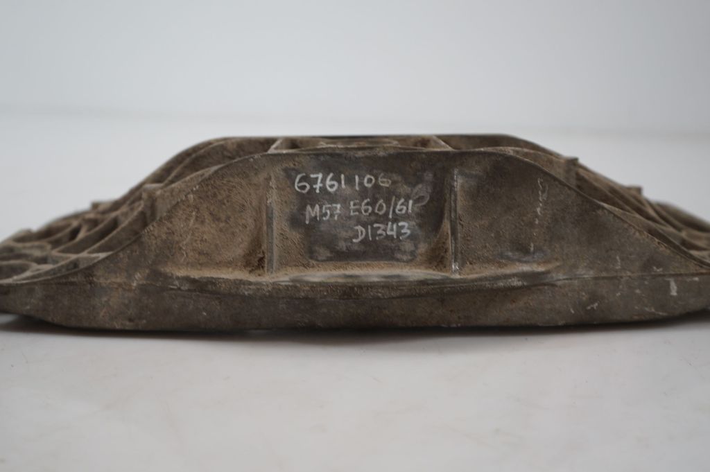 Gearbox mounting bracket (8)